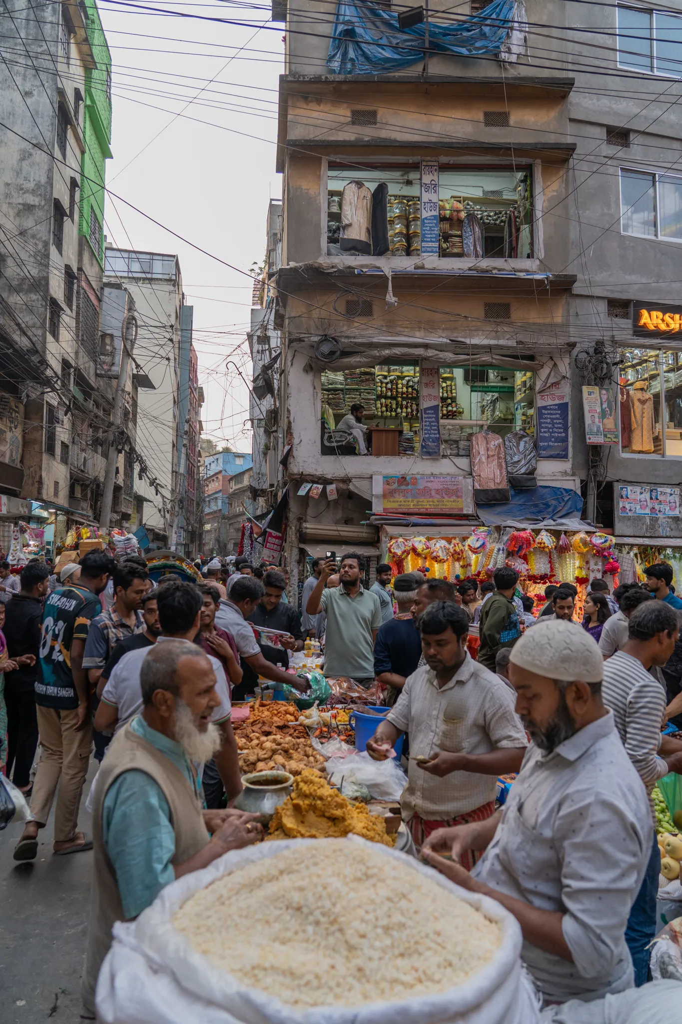 Street food vendors amid the crowd, Bangladesh